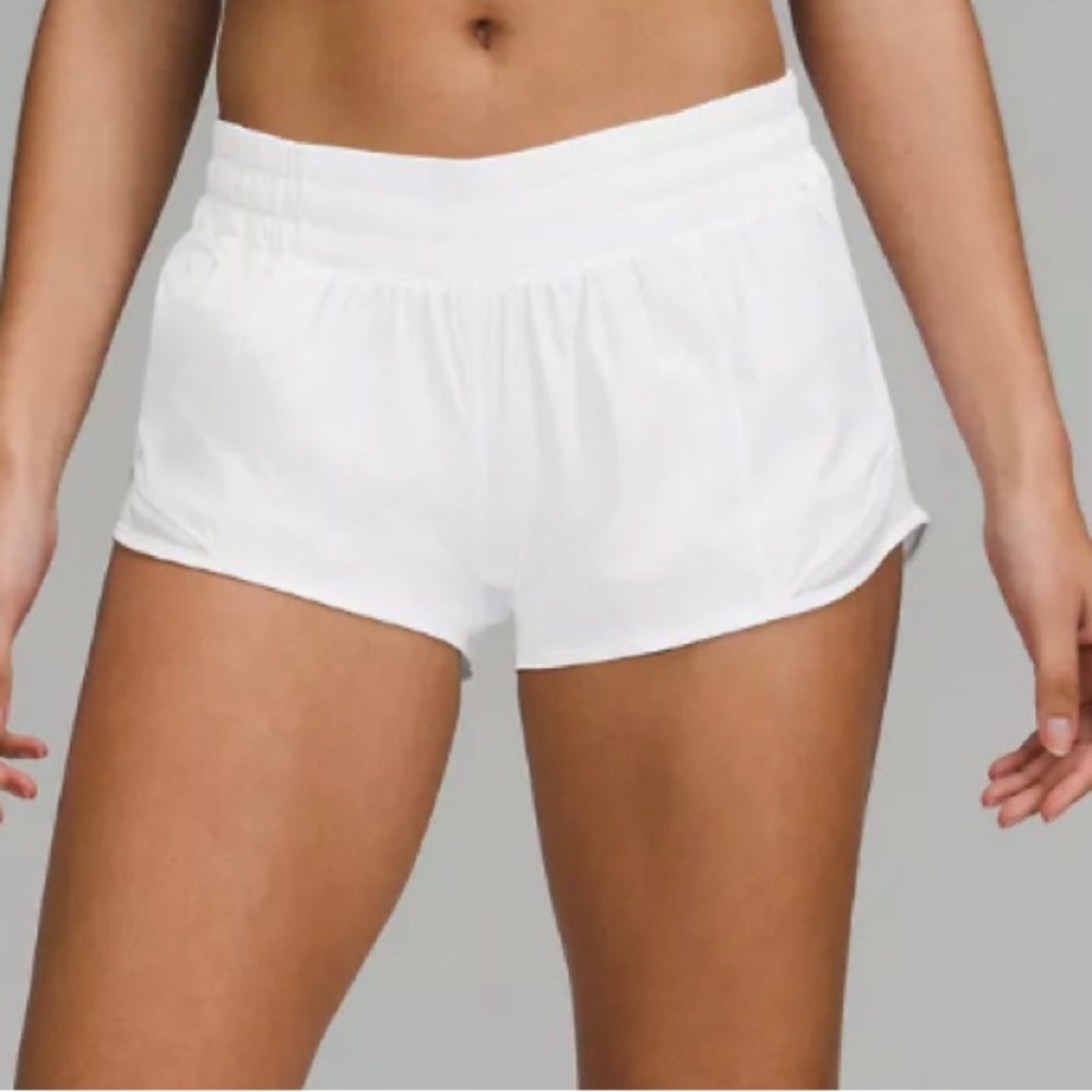 lululemon- White hotty hot shorts size 2, 2.5 inch